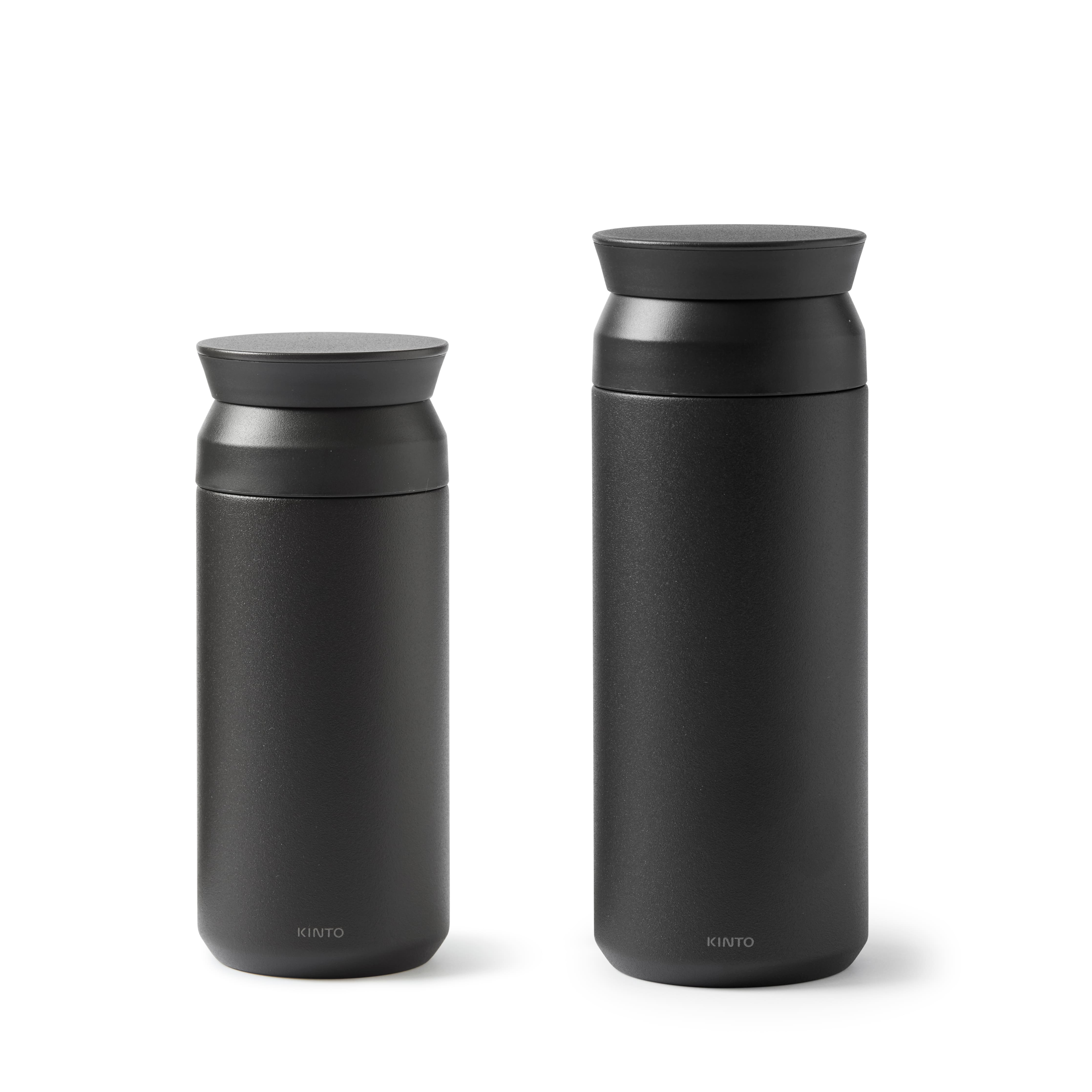 Frontaufnahme der Kinto Travel Tumbler Thermosflaschen in Schwarz mit 350ml bzw. 500ml Füllmenge