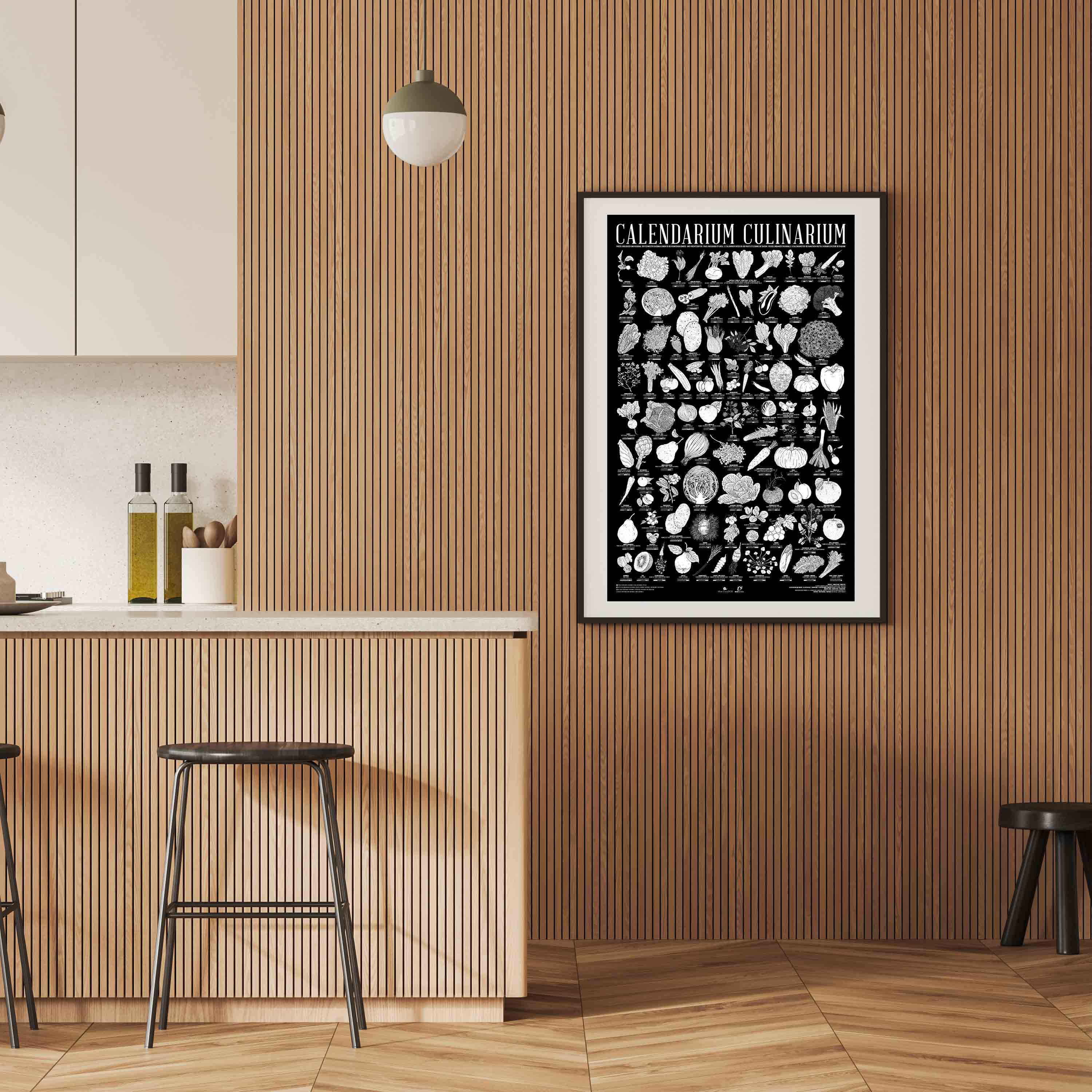 mood: Stimmungsbild des gerahmten Calendarium Culinarium in einer Kueche