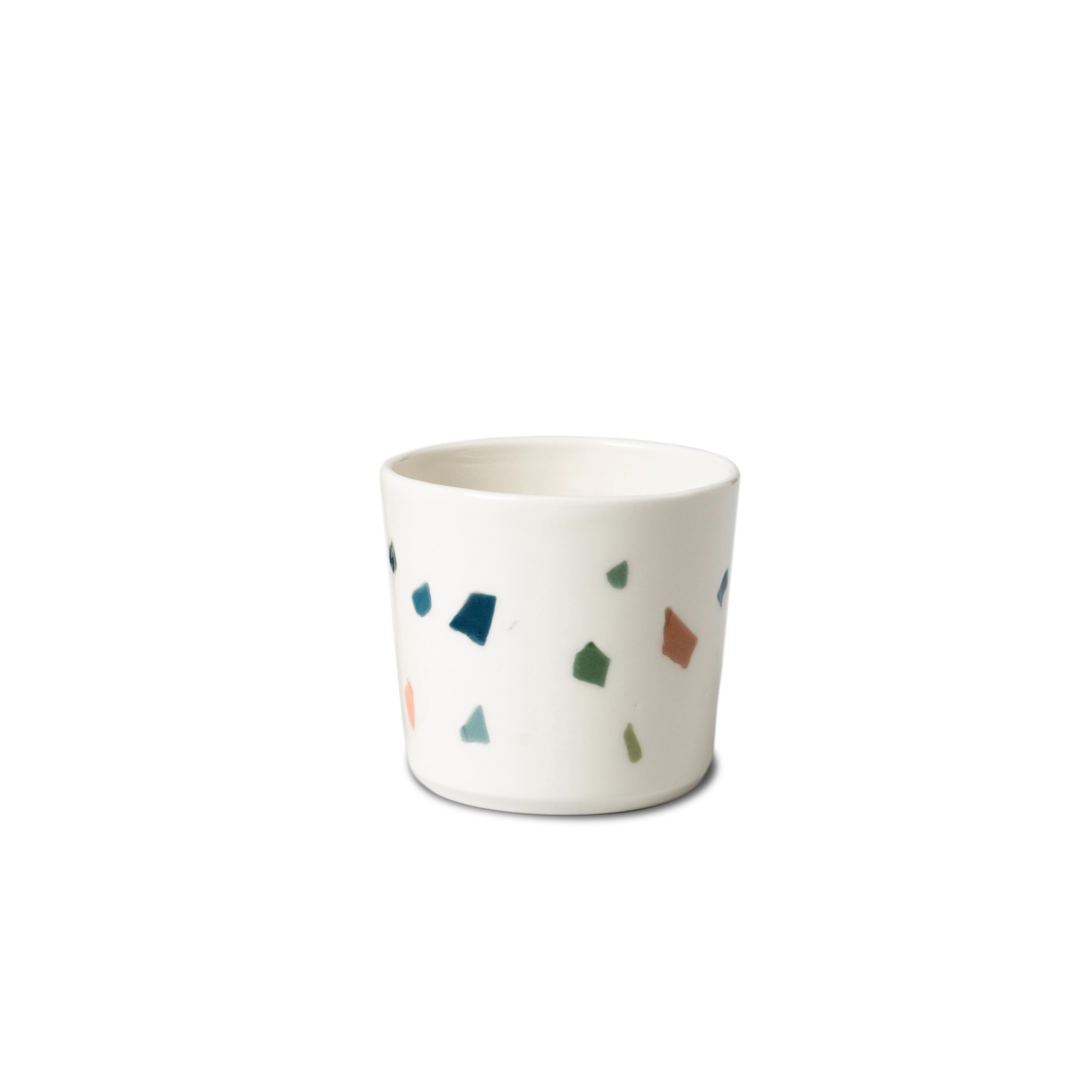 Kleiner Porzellanbecher Edition Terrazzo von Studio Sediment