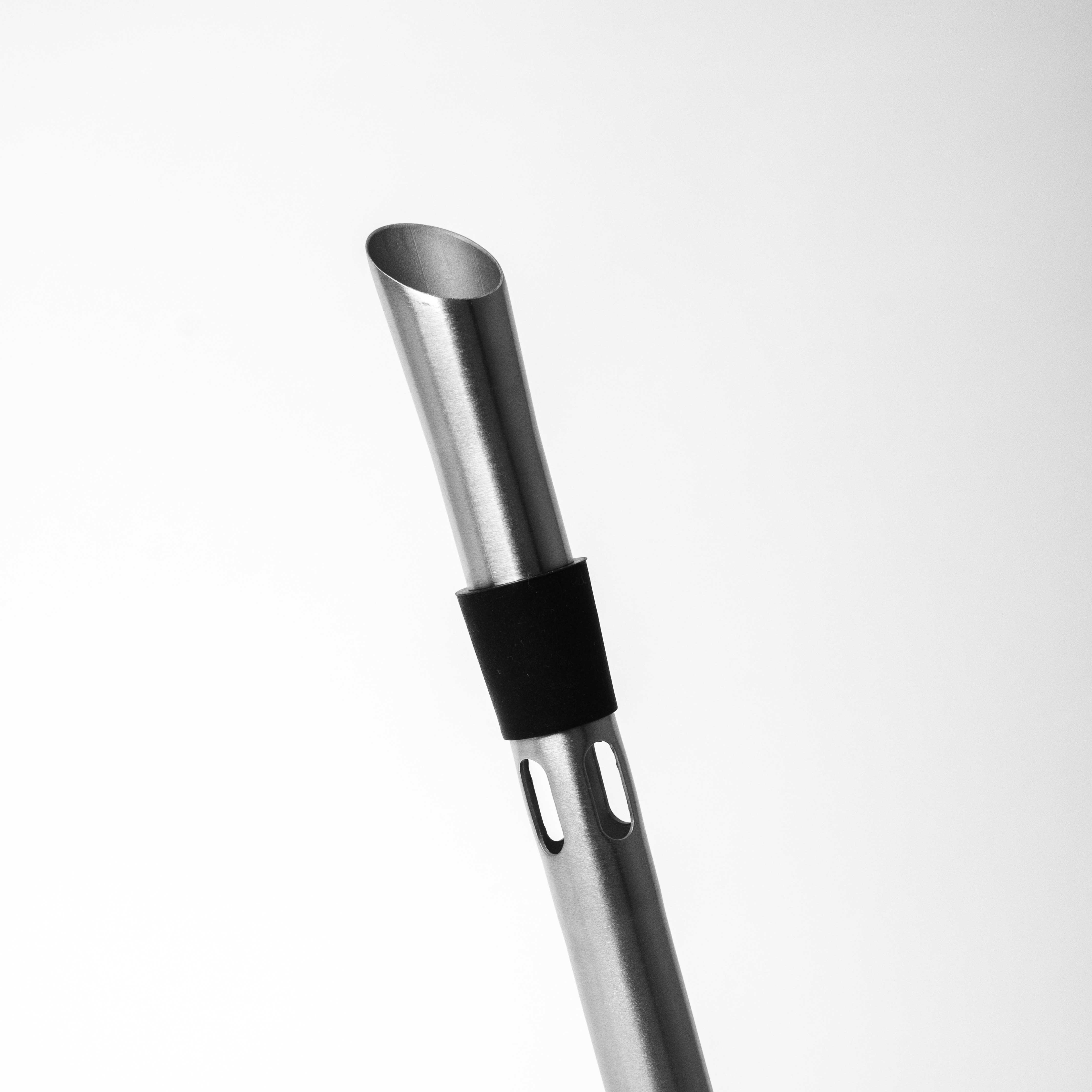 mood: Detailaufnahme des oberen Ausgusses ohne Deckel des Weinkuehlstabs