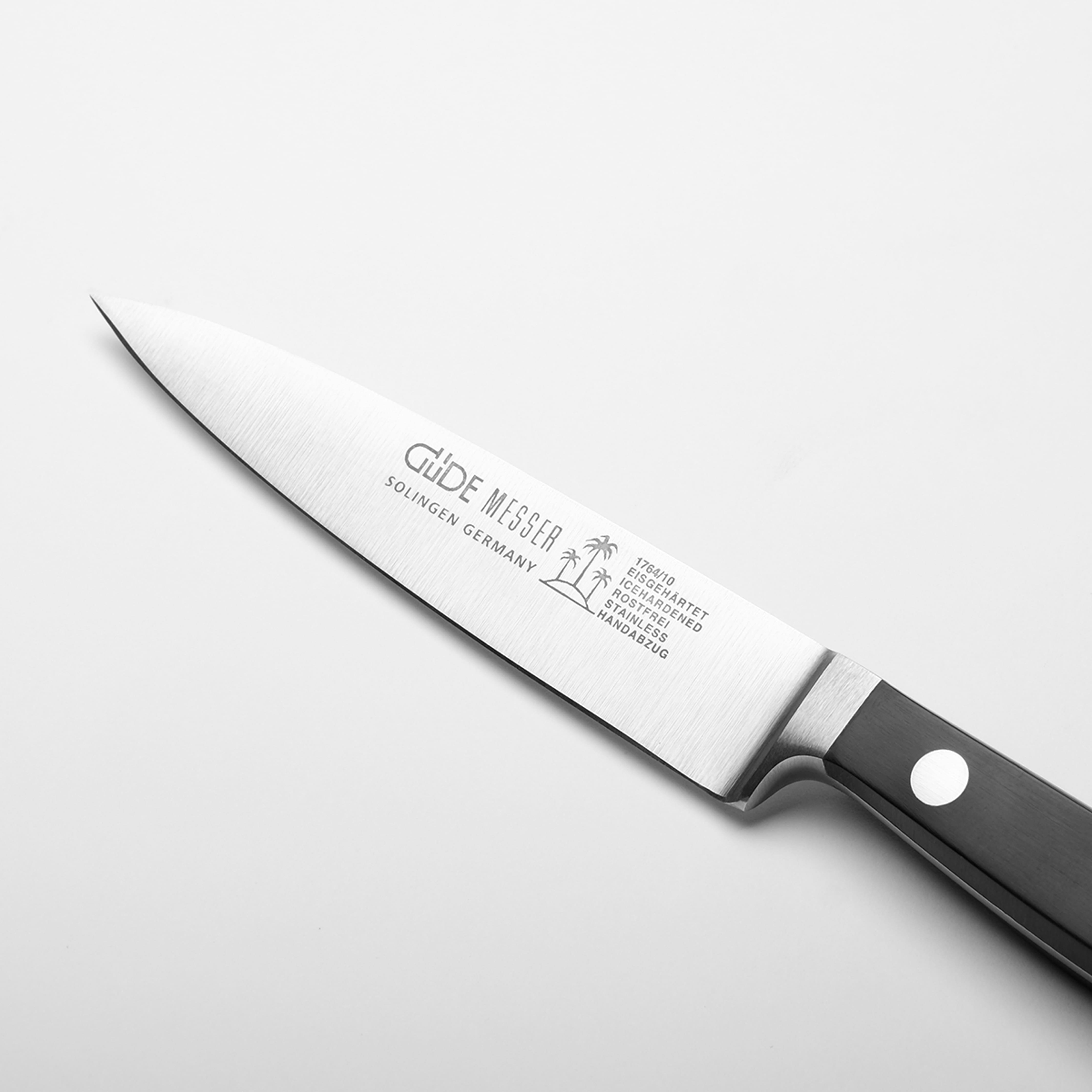 mood: Detailaufnahme der Klinge mit Logo des grossen Güde Alpha Rüstmessers