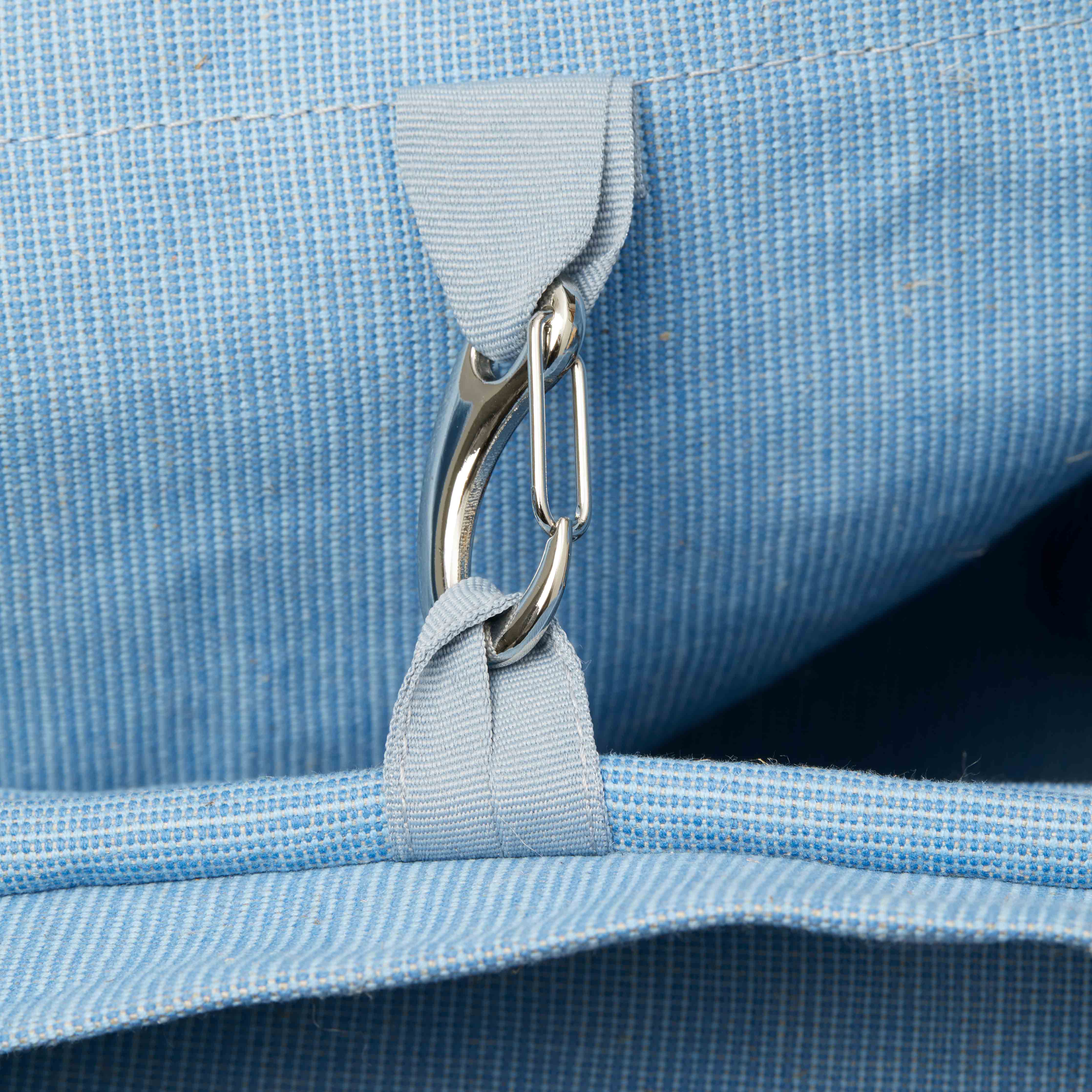 mood: Detailaufnahme des Karabiners