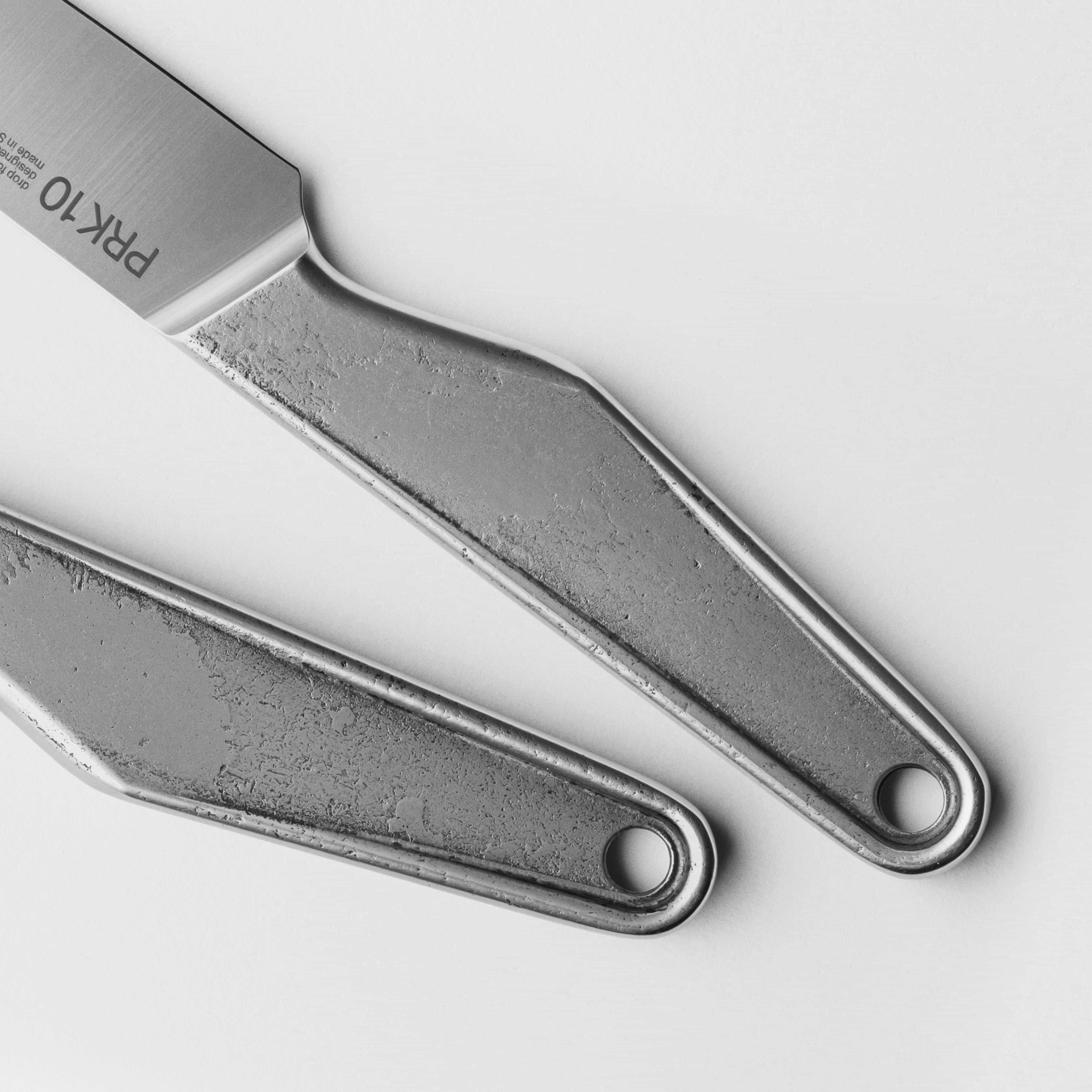 mood: Detailaufnahme des Griffs des PRK10 und seiner detailreichen Oberflächenstruktur