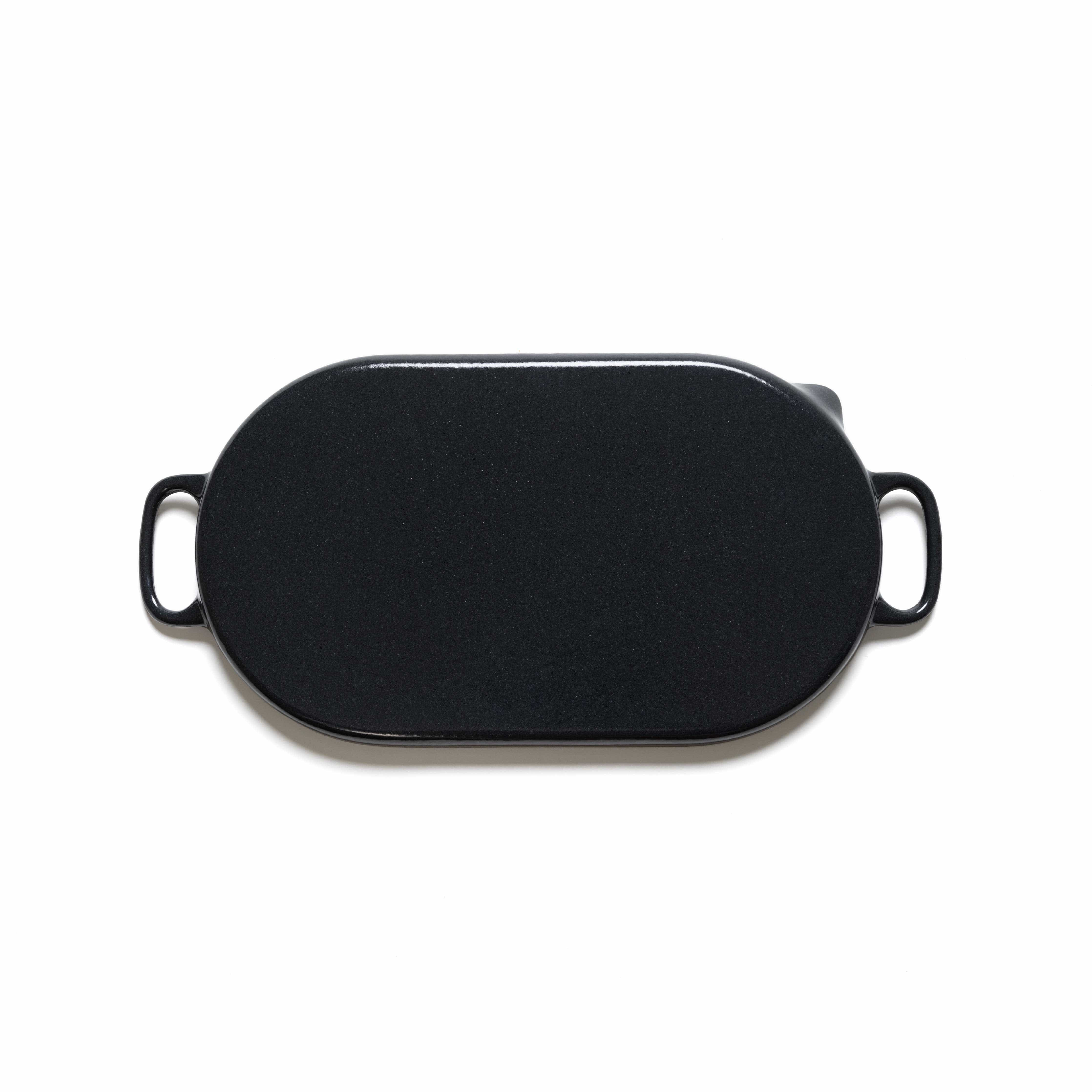 Unterseite der ovalen Grillpfanne aus Gusseisen in kleinem Format von Invicta aus Frankreich