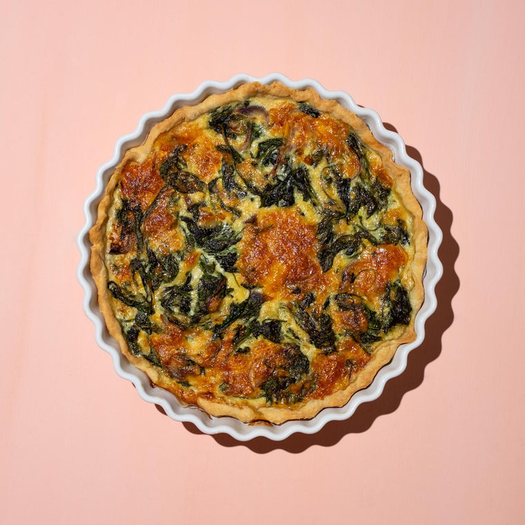 Neuenburger Spinatkuchen in einer weissen Form