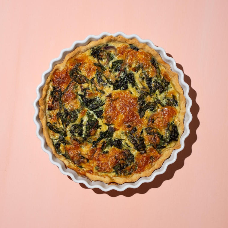 Neuenburger Spinatkuchen in einer weissen Form