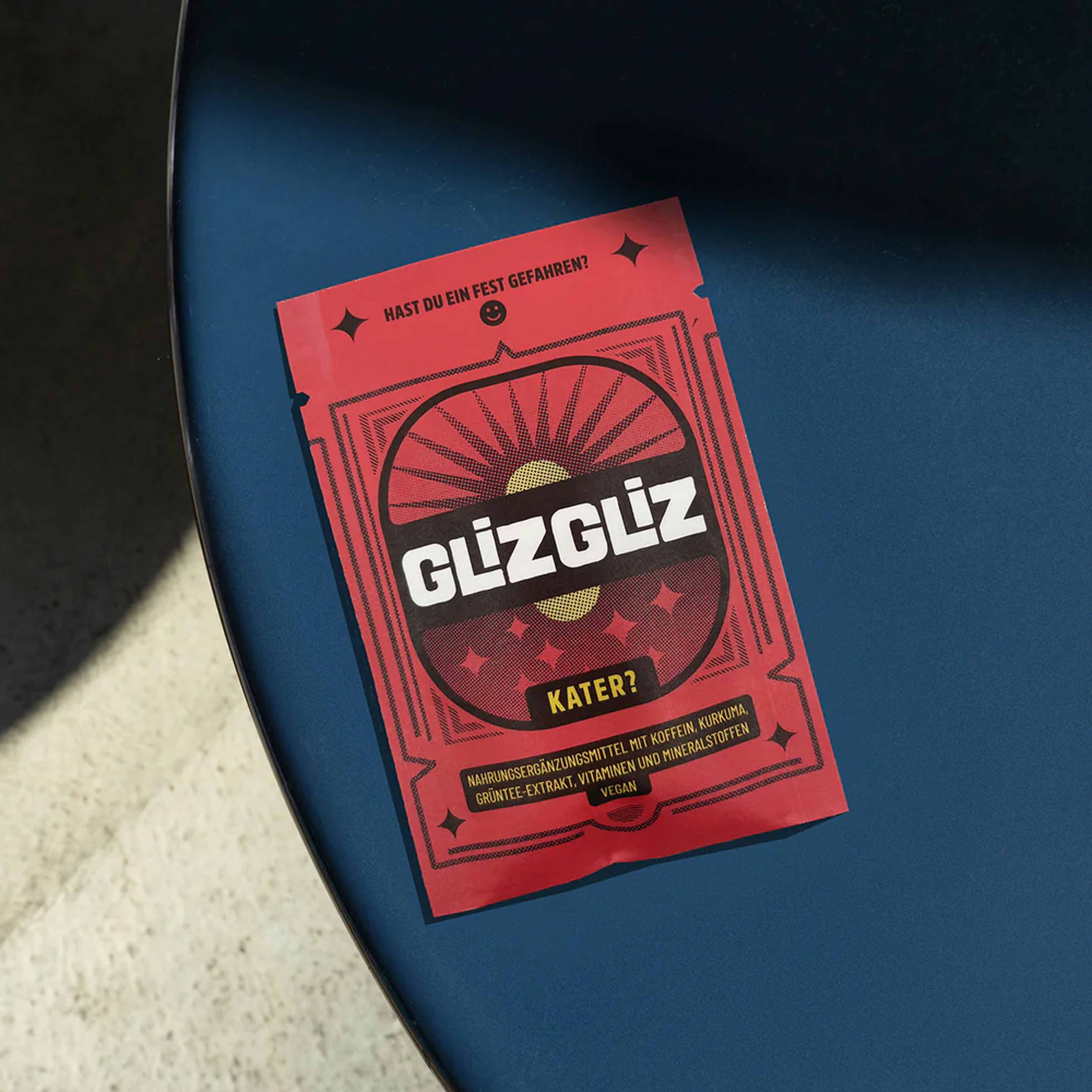 mood: Gliz Gliz auf einem blauen Tisch im Kaffee