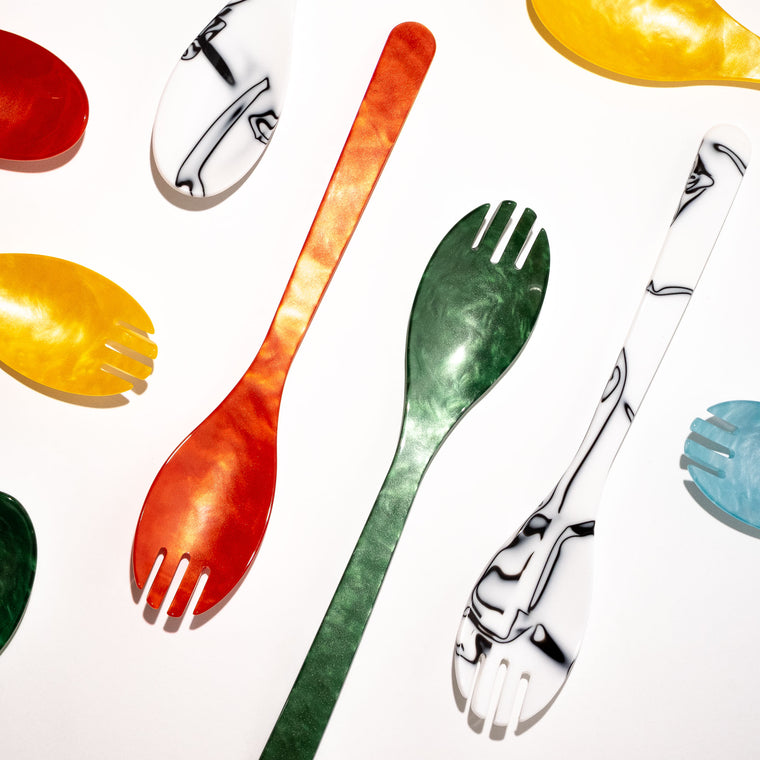 Moodbild der verschiedenen Fraben des Salatbestecks von Heim und Soehne