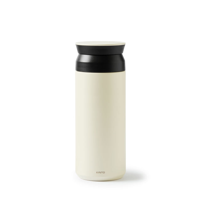 Frontaufnahme des Kinto Travel Tumbler Thermosflasche in Weiss mit 500ml Füllmenge