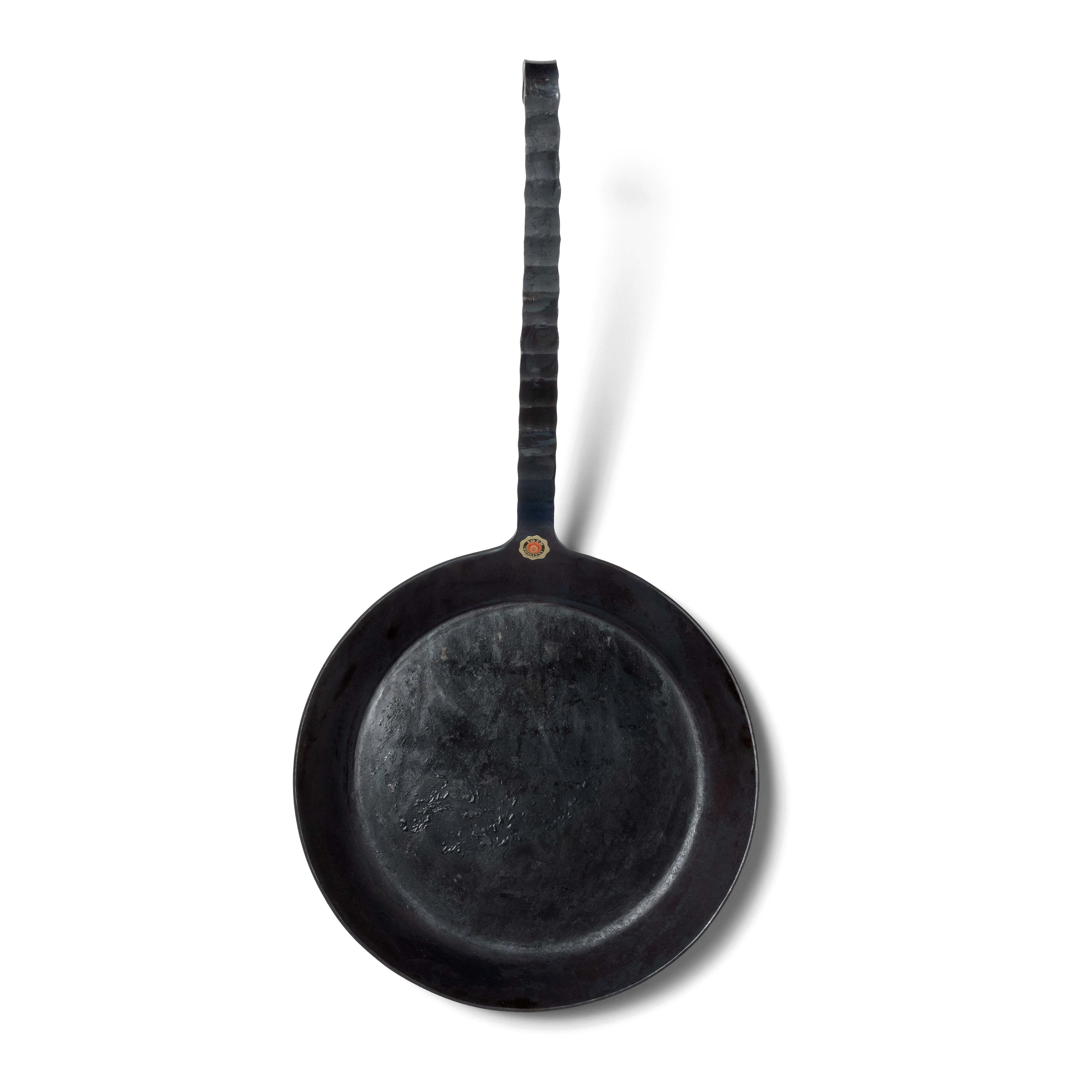 Draufsicht der handgeschmiedeten Eisenbratpfanne von Turk mit Bodendurchmesser 26 cm