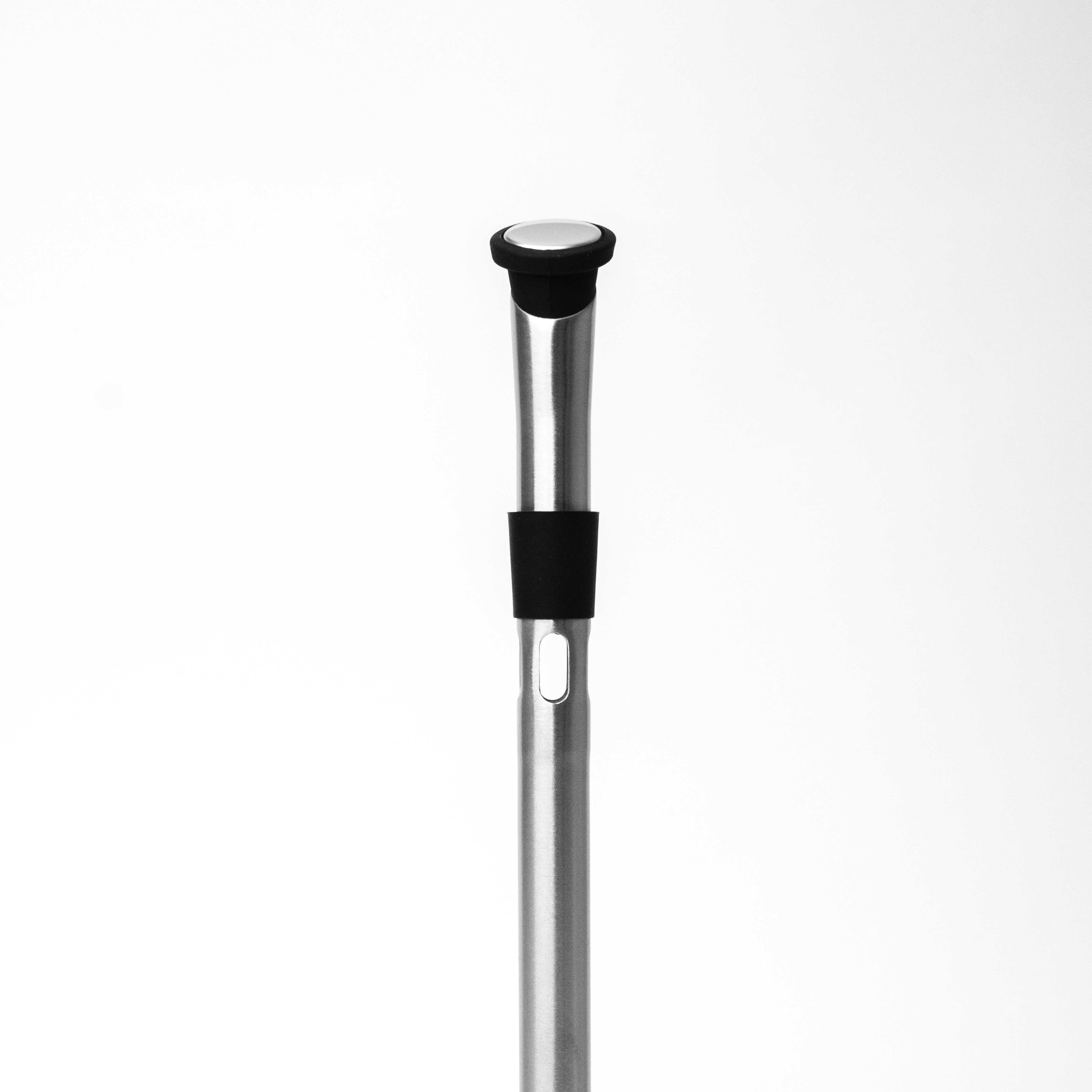 mood: Detailaufnahme des oberen Ausgusses mit Deckel des Weinkuehlstabs