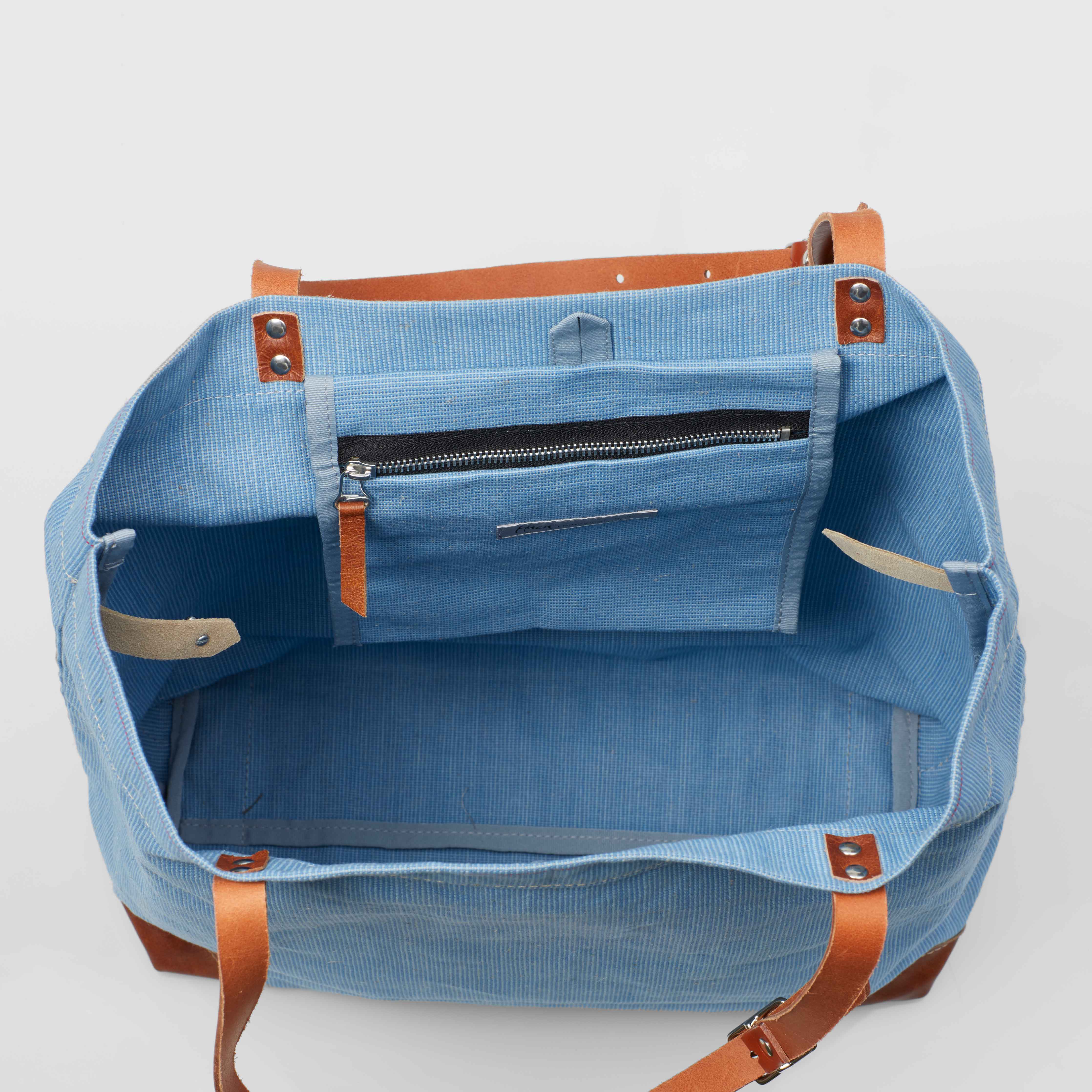 mood: Zweite Innenansicht der Tasche von oben mit Sicht auf den Boden
