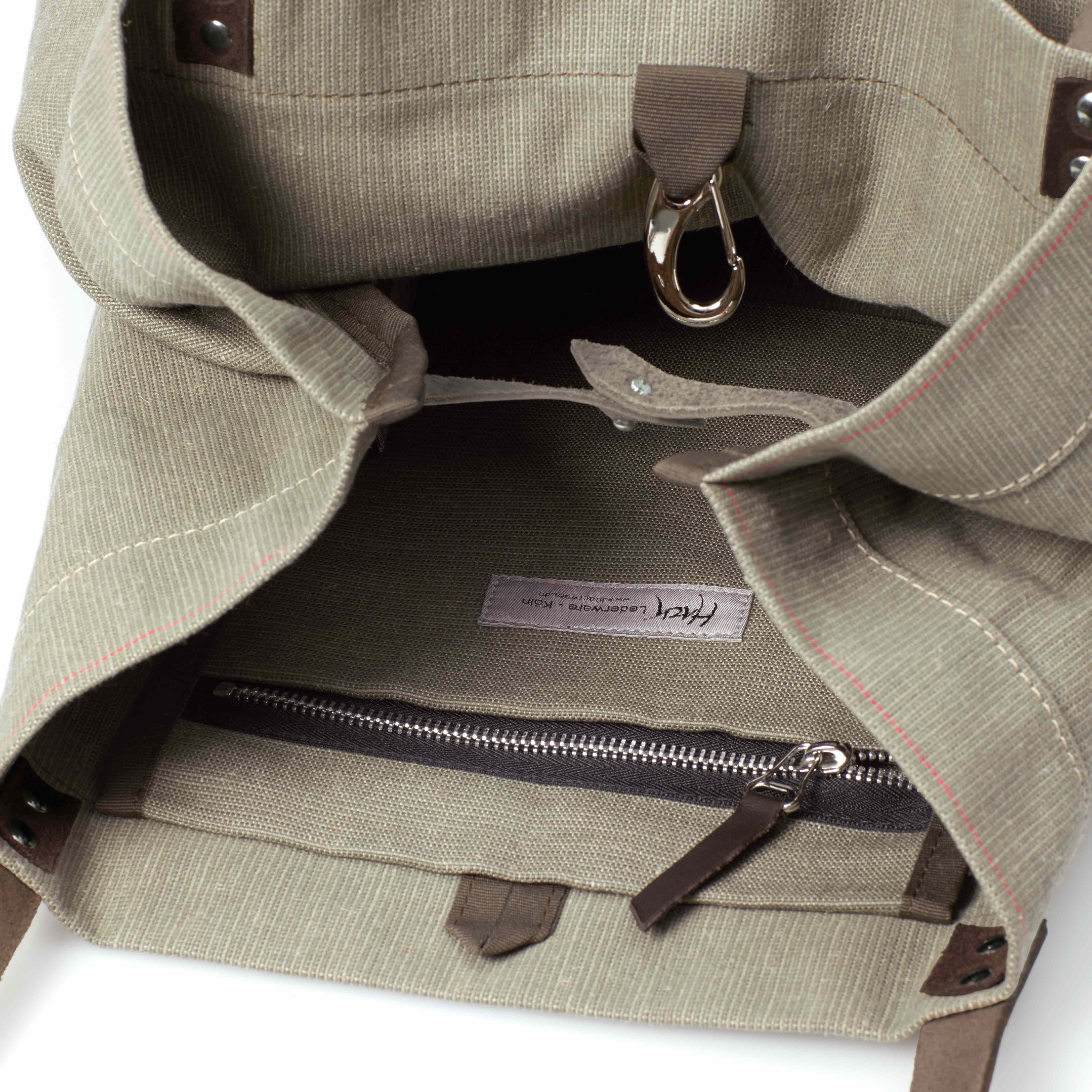 mood: Innenansicht der Tasche mit Karabiner und Reissverschluss
