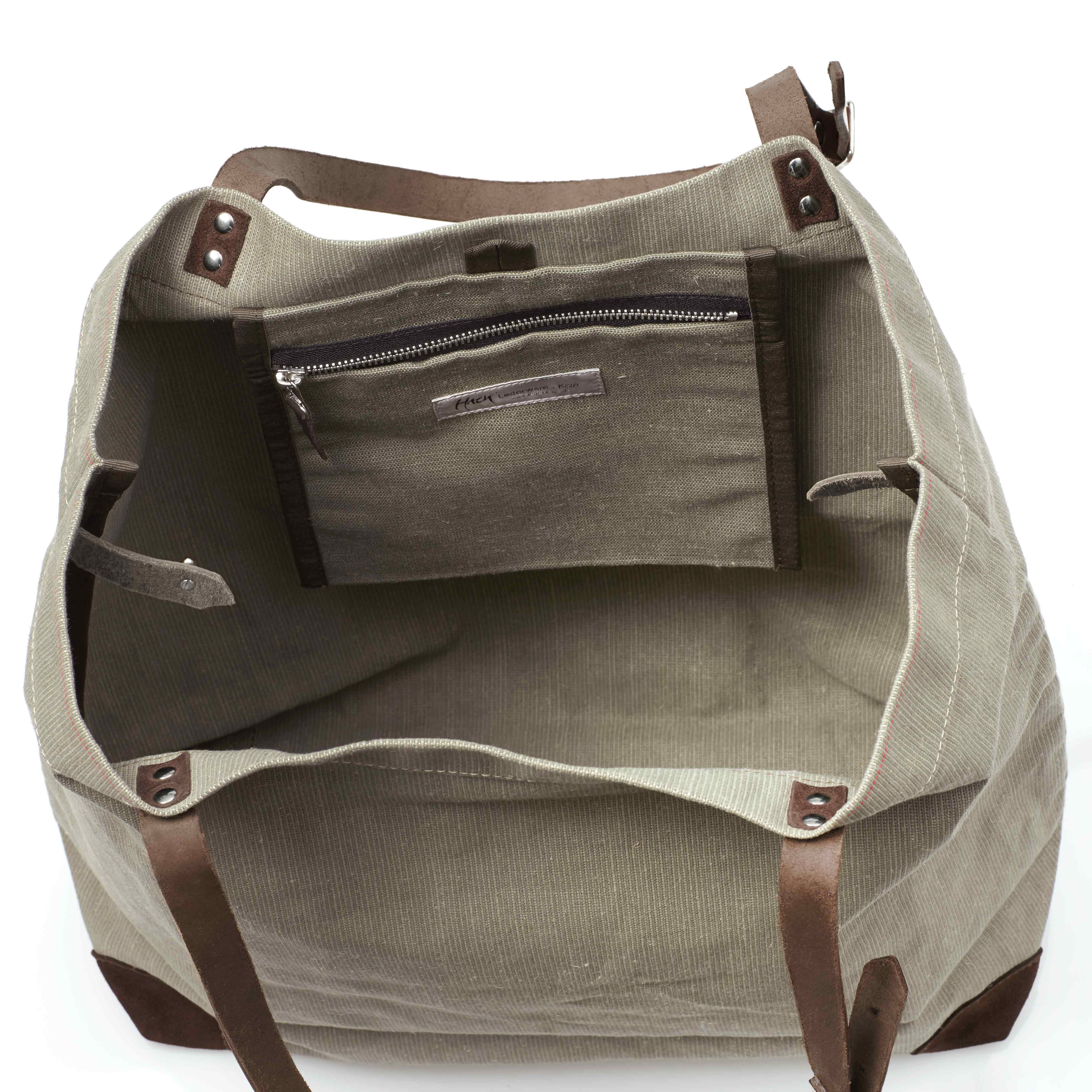 mood: Zweite Innenansicht der Tasche von oben mit Sicht auf den Boden