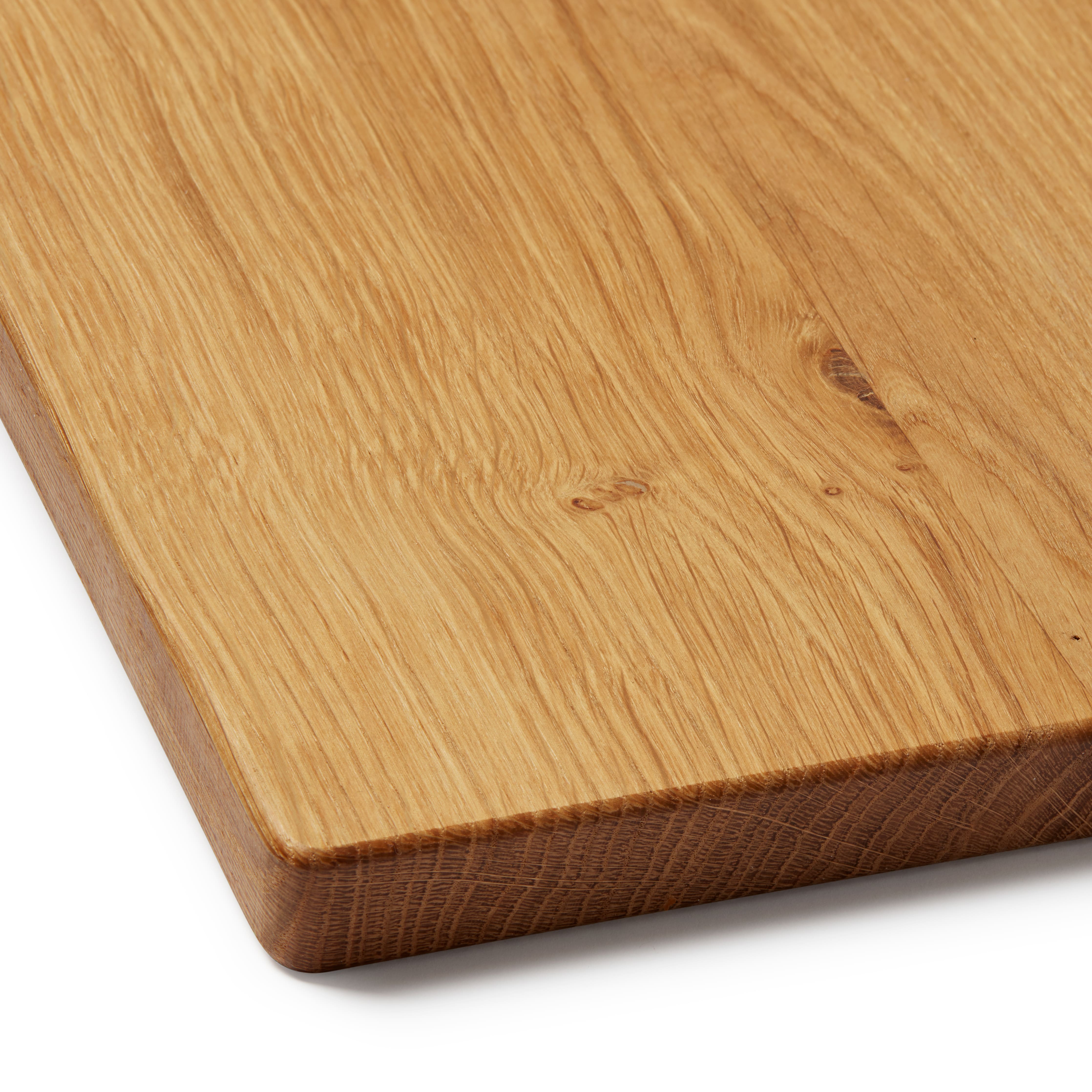 mood: Detailaufnahme der Holzmaserung des grossen Schneidbrett aus Eiche 
