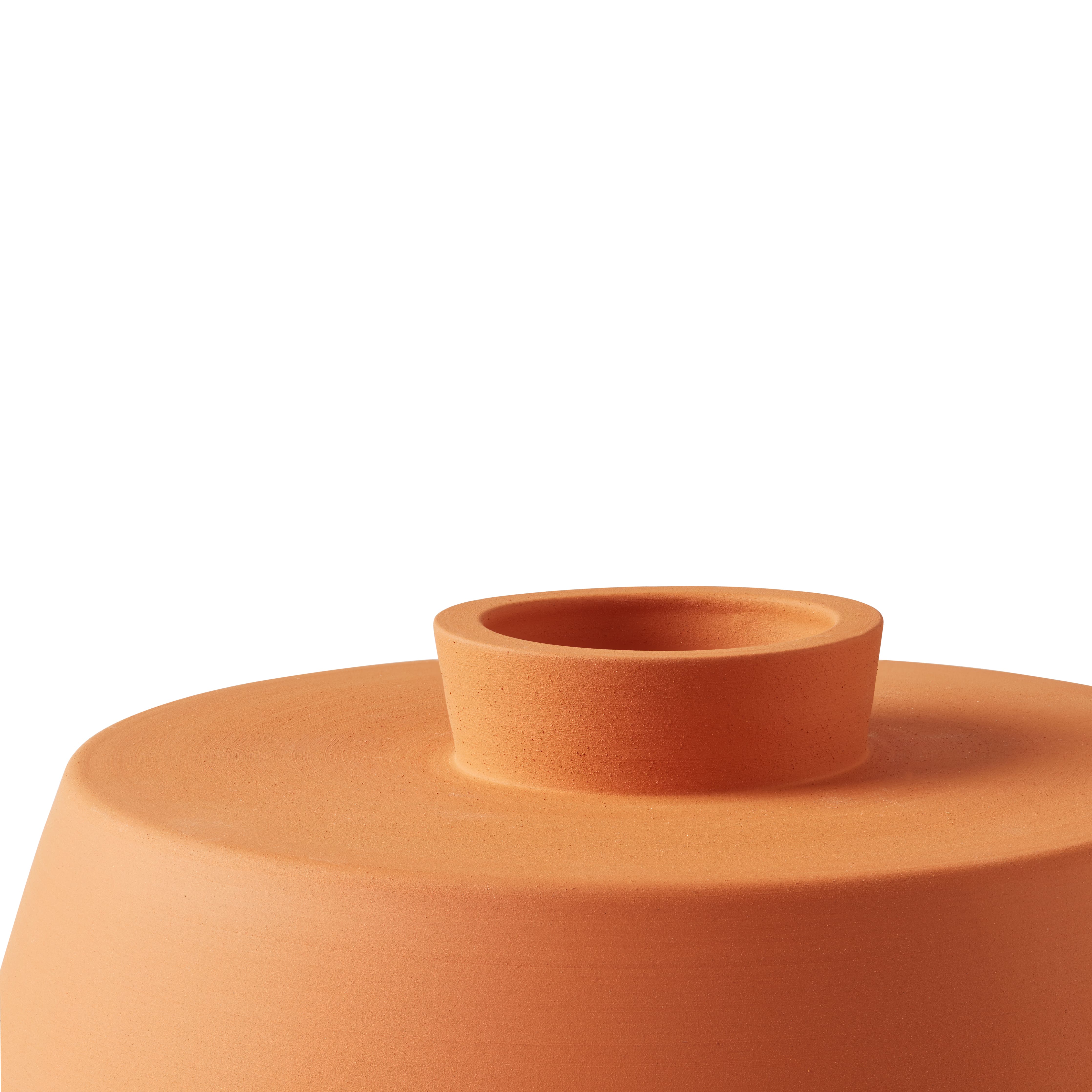 mood: Detailaufnahme des Deckelknopfes der Tajine aus Terrakotta von Laurin Schaub für Slow Goods 