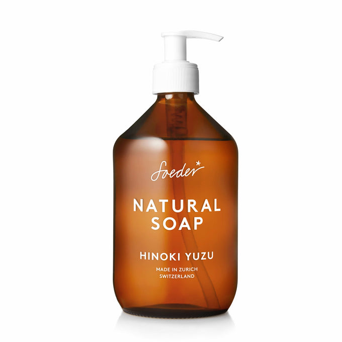 Frontansicht der 500ml Natural Soap Hinoki Yuzu Flasche mit Spenderpumpe