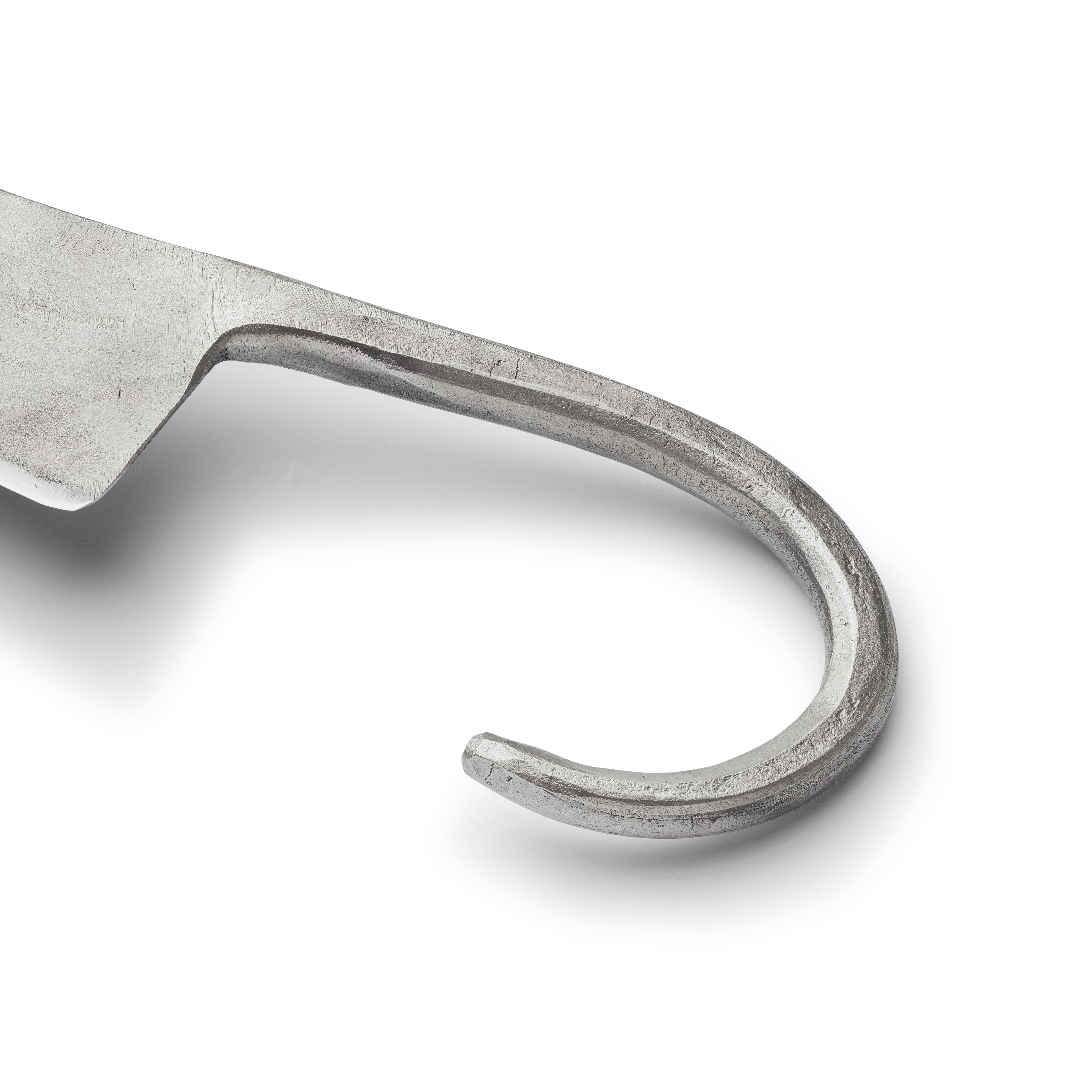 mood: Detailaufnahme des runden Griffes des Salsizmessers von Thomas Lampert